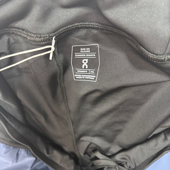 NWT Women's XXL On Cloud Denim Black On Running Shorts - Picture 6 of 8